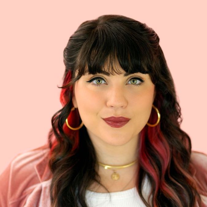 An image of Hannah Bull - Contributing Artist at MAGCITY MEDIA